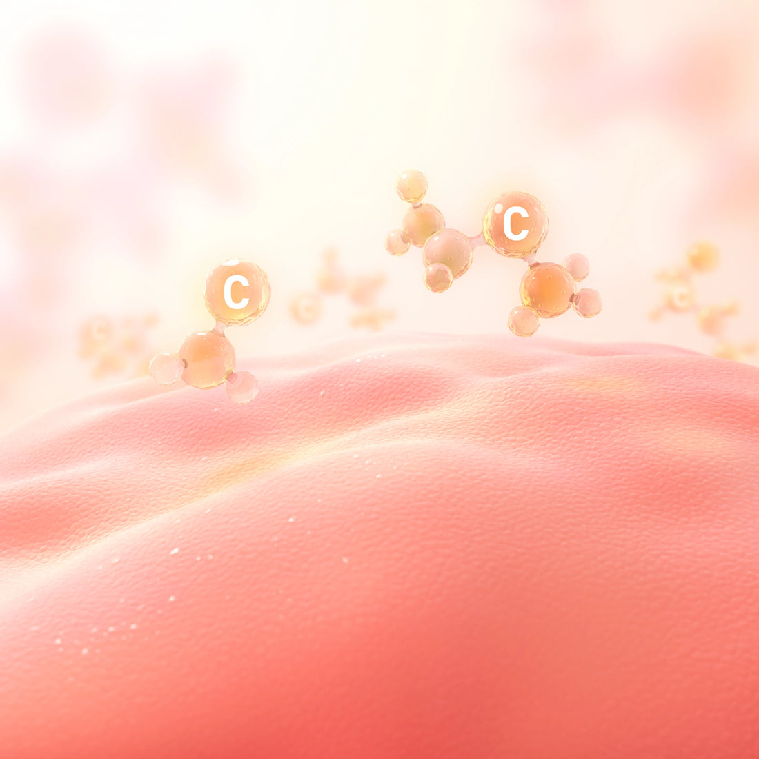 Eine digitale Illustration zeigt Vitamin-C-Moleküle, die über einer rosafarbenen, strukturierten, hautähnlichen Oberfläche schweben und ein Hautpflege- oder Gesundheitskonzept verdeutlichen. Die Szene ist weich und leuchtend, mit einer pastellfarbenen Farbpalette.